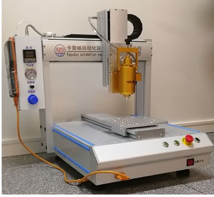 Maschine zur Messung von Mischungen mit UV-Klebstoff