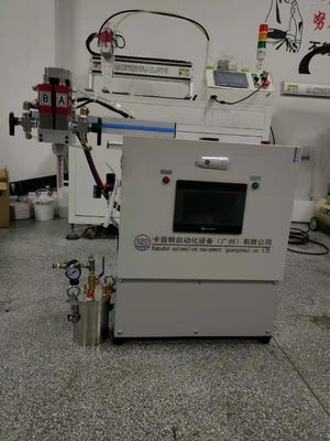 Kleinmaschine für die CNC-Disponierung von Epoxidharz und Verhärterharz