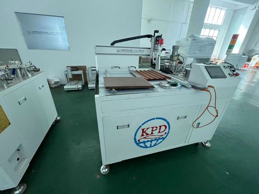 Epoxidharzmaschine für Kuppelanwendungen bei der Herstellung von 3D-Etiketten