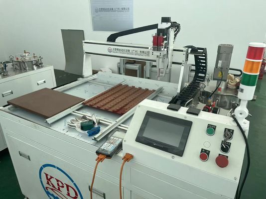 Epoxidharzmaschine für Kuppelanwendungen bei der Herstellung von 3D-Etiketten